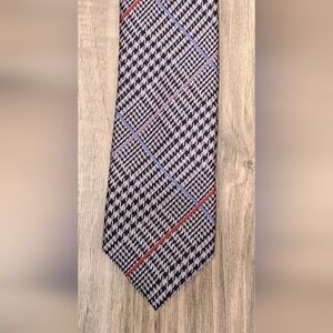 Silk Tie Geometric Houndstooth Pattern -Made In Italy- Soft Lavender Red Accent